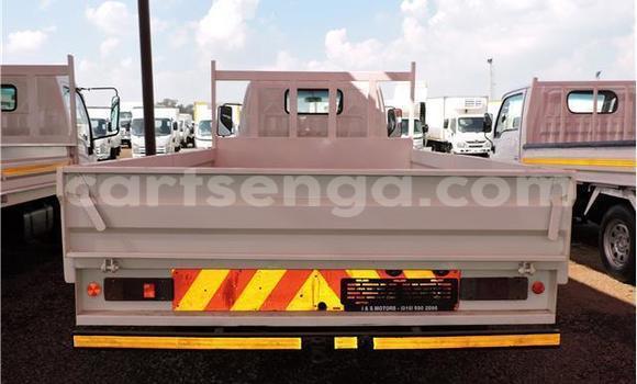 Nunua Ilio tumika Toyota Dyna White Lori ndani ya Big Bend nchini Wilaya ya Lubombo Nunua Ilio tumika Toyota Dyna White Lori ndani ya Big Bend nchini Wilaya ya Lubombo