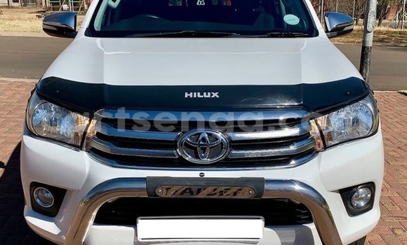 Nunua Ilio tumika Toyota Hilux White Gari ndani ya Bulembu nchini Hhohho Nunua Ilio tumika Toyota Hilux White Gari ndani ya Bulembu nchini Hhohho