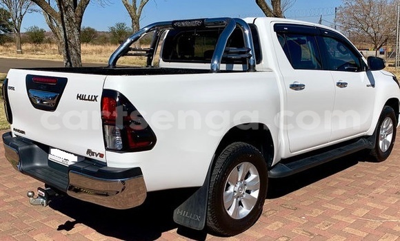 Nunua Ilio tumika Toyota Hilux White Gari ndani ya Bulembu nchini Hhohho Nunua Ilio tumika Toyota Hilux White Gari ndani ya Bulembu nchini Hhohho