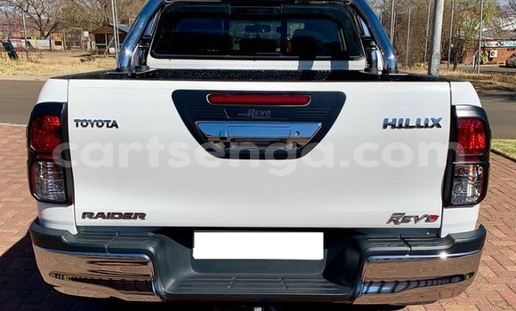 Nunua Ilio tumika Toyota Hilux White Gari ndani ya Bulembu nchini Hhohho Nunua Ilio tumika Toyota Hilux White Gari ndani ya Bulembu nchini Hhohho