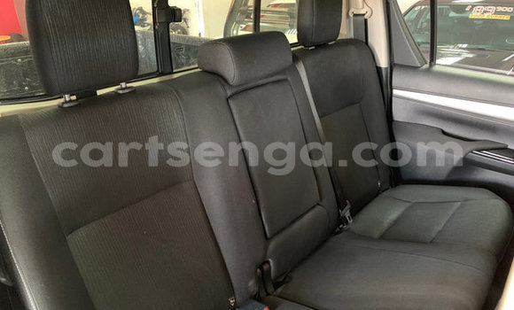 Nunua Ilio tumika Toyota Hilux White Gari ndani ya Bulembu nchini Hhohho Nunua Ilio tumika Toyota Hilux White Gari ndani ya Bulembu nchini Hhohho