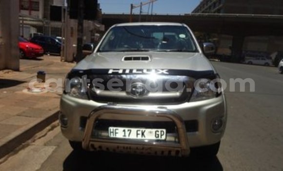 Buy Used Toyota Hilux Silver Car in Bhunya in Manzini Buy Used Toyota Hilux Silver Car in Bhunya in Manzini