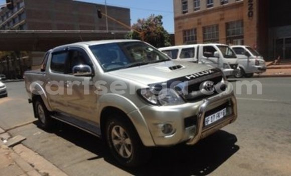 Buy Used Toyota Hilux Silver Car in Bhunya in Manzini Buy Used Toyota Hilux Silver Car in Bhunya in Manzini
