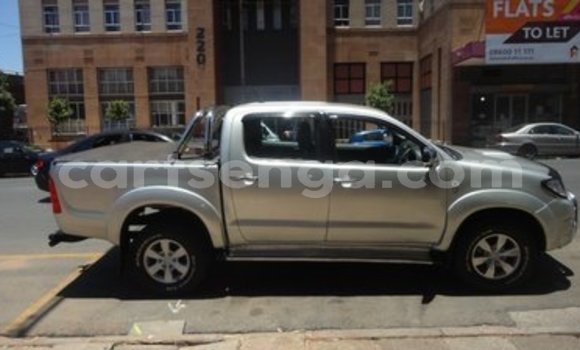 Buy Used Toyota Hilux Silver Car in Bhunya in Manzini Buy Used Toyota Hilux Silver Car in Bhunya in Manzini