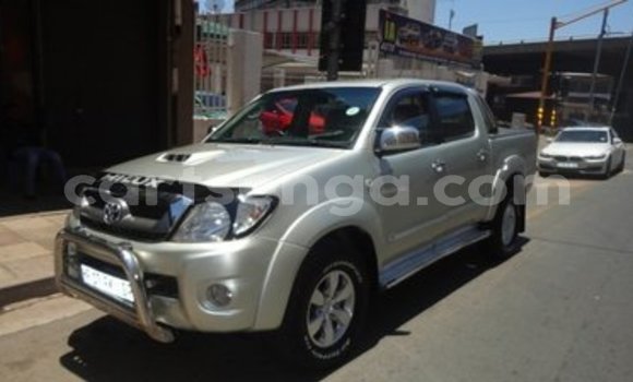 Buy Used Toyota Hilux Silver Car in Bhunya in Manzini Buy Used Toyota Hilux Silver Car in Bhunya in Manzini
