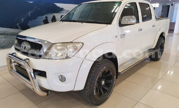 Nunua Ilio tumika Toyota Hilux White Gari ndani ya Ezulwini nchini Hhohho Nunua Ilio tumika Toyota Hilux White Gari ndani ya Ezulwini nchini Hhohho