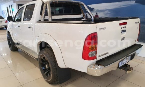 Nunua Ilio tumika Toyota Hilux White Gari ndani ya Ezulwini nchini Hhohho Nunua Ilio tumika Toyota Hilux White Gari ndani ya Ezulwini nchini Hhohho