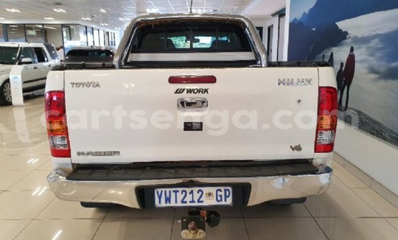 Nunua Ilio tumika Toyota Hilux White Gari ndani ya Ezulwini nchini Hhohho Nunua Ilio tumika Toyota Hilux White Gari ndani ya Ezulwini nchini Hhohho