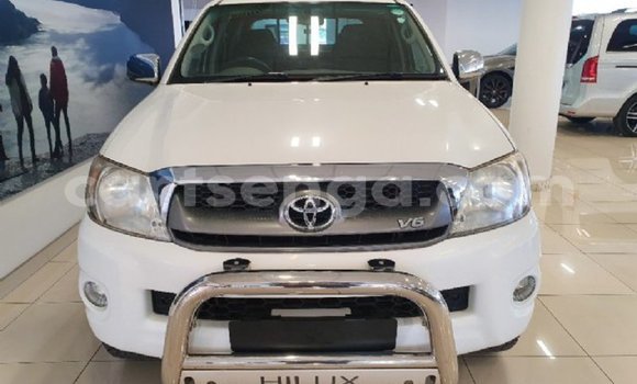 Nunua Ilio tumika Toyota Hilux White Gari ndani ya Ezulwini nchini Hhohho Nunua Ilio tumika Toyota Hilux White Gari ndani ya Ezulwini nchini Hhohho