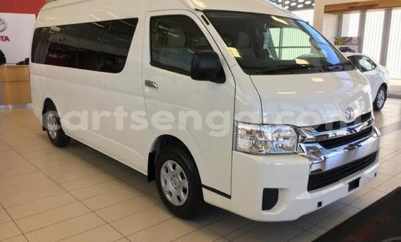 Nunua Ilio tumika Toyota Hiace White Gari ndani ya Ezulwini nchini Hhohho Nunua Ilio tumika Toyota Hiace White Gari ndani ya Ezulwini nchini Hhohho