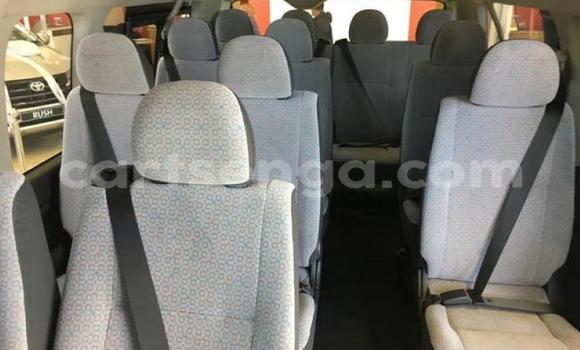 Nunua Ilio tumika Toyota Hiace White Gari ndani ya Ezulwini nchini Hhohho Nunua Ilio tumika Toyota Hiace White Gari ndani ya Ezulwini nchini Hhohho