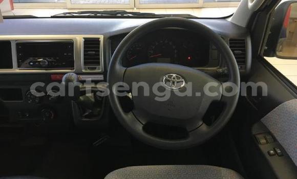 Nunua Ilio tumika Toyota Hiace White Gari ndani ya Ezulwini nchini Hhohho Nunua Ilio tumika Toyota Hiace White Gari ndani ya Ezulwini nchini Hhohho