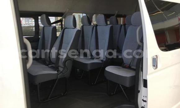 Nunua Ilio tumika Toyota Hiace White Gari ndani ya Ezulwini nchini Hhohho Nunua Ilio tumika Toyota Hiace White Gari ndani ya Ezulwini nchini Hhohho