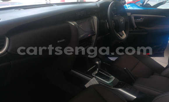 Nunua Ilio tumika Toyota Fortuner Blue Gari ndani ya Ezulwini nchini Hhohho Nunua Ilio tumika Toyota Fortuner Blue Gari ndani ya Ezulwini nchini Hhohho