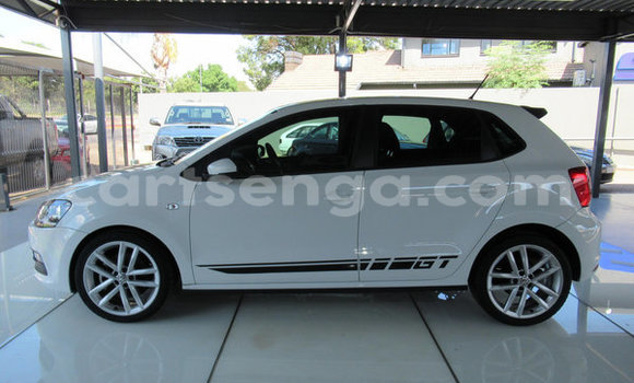 Nunua Ilio tumika Volkswagen Polo White Gari ndani ya Ezulwini nchini Hhohho Nunua Ilio tumika Volkswagen Polo White Gari ndani ya Ezulwini nchini Hhohho
