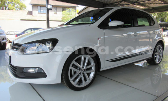 Nunua Ilio tumika Volkswagen Polo White Gari ndani ya Ezulwini nchini Hhohho Nunua Ilio tumika Volkswagen Polo White Gari ndani ya Ezulwini nchini Hhohho