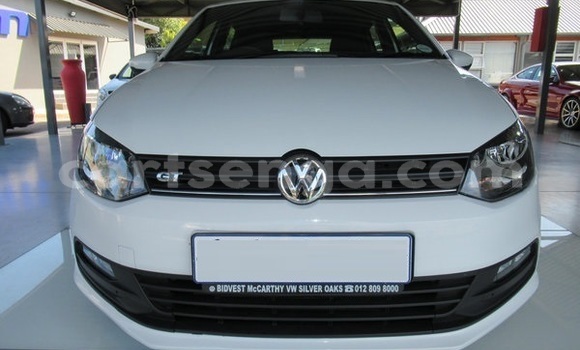 Nunua Ilio tumika Volkswagen Polo White Gari ndani ya Ezulwini nchini Hhohho Nunua Ilio tumika Volkswagen Polo White Gari ndani ya Ezulwini nchini Hhohho