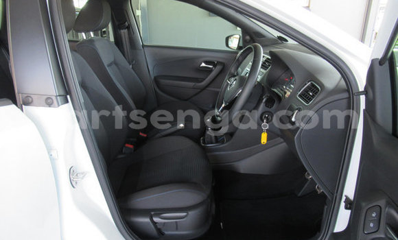 Nunua Ilio tumika Volkswagen Polo White Gari ndani ya Ezulwini nchini Hhohho Nunua Ilio tumika Volkswagen Polo White Gari ndani ya Ezulwini nchini Hhohho