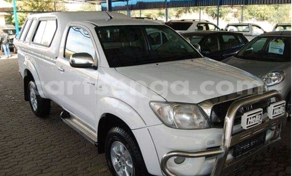 Buy Used Toyota Hilux White Car in Ezulwini in Hhohho Buy Used Toyota Hilux White Car in Ezulwini in Hhohho