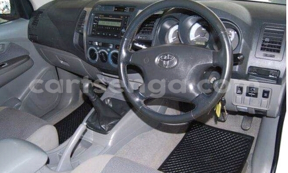 Buy Used Toyota Hilux White Car in Ezulwini in Hhohho Buy Used Toyota Hilux White Car in Ezulwini in Hhohho