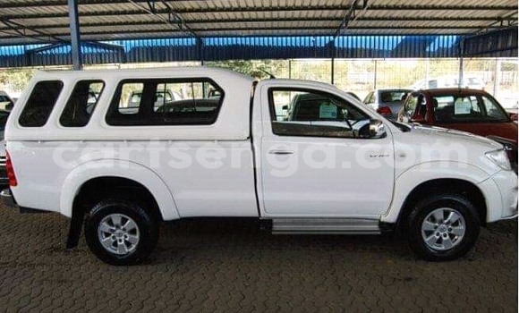 Buy Used Toyota Hilux White Car in Ezulwini in Hhohho Buy Used Toyota Hilux White Car in Ezulwini in Hhohho