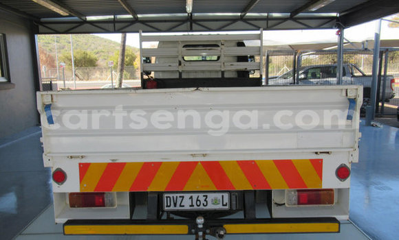 Nunua Ilio tumika Hindustan Contessa White Gari ndani ya Ezulwini nchini Hhohho Nunua Ilio tumika Hindustan Contessa White Gari ndani ya Ezulwini nchini Hhohho