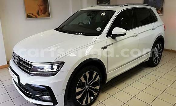 Nunua Ilio tumika Volkswagen Tiguan White Gari ndani ya Ezulwini nchini Hhohho Nunua Ilio tumika Volkswagen Tiguan White Gari ndani ya Ezulwini nchini Hhohho