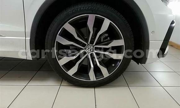 Nunua Ilio tumika Volkswagen Tiguan White Gari ndani ya Ezulwini nchini Hhohho Nunua Ilio tumika Volkswagen Tiguan White Gari ndani ya Ezulwini nchini Hhohho