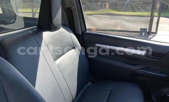 Buy Used Toyota Hilux Silver Car in Ezulwini in Hhohho Buy Used Toyota Hilux Silver Car in Ezulwini in Hhohho