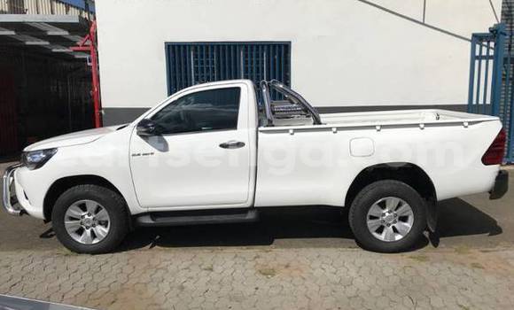 Nunua Ilio tumika Toyota Hilux White Gari ndani ya Hlatikulu nchini Wilaya ya Shiselweni Nunua Ilio tumika Toyota Hilux White Gari ndani ya Hlatikulu nchini Wilaya ya Shiselweni