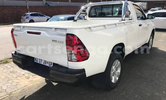 Nunua Ilio tumika Toyota Hilux White Gari ndani ya Hlatikulu nchini Wilaya ya Shiselweni Nunua Ilio tumika Toyota Hilux White Gari ndani ya Hlatikulu nchini Wilaya ya Shiselweni