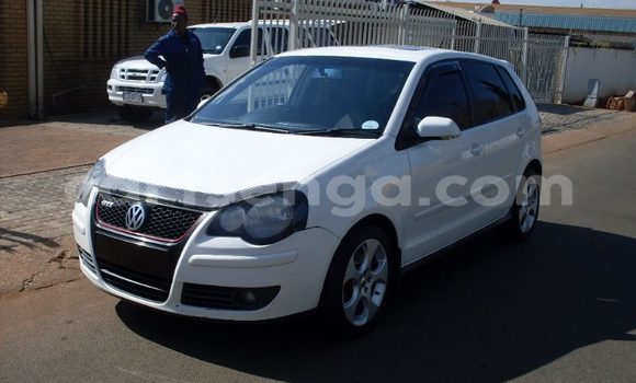 Nunua Ilio tumika Volkswagen Polo White Gari ndani ya Ezulwini nchini Hhohho Nunua Ilio tumika Volkswagen Polo White Gari ndani ya Ezulwini nchini Hhohho