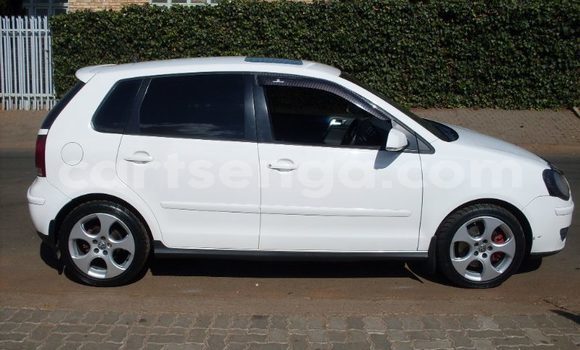 Nunua Ilio tumika Volkswagen Polo White Gari ndani ya Ezulwini nchini Hhohho Nunua Ilio tumika Volkswagen Polo White Gari ndani ya Ezulwini nchini Hhohho