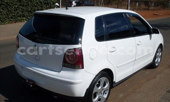 Nunua Ilio tumika Volkswagen Polo White Gari ndani ya Ezulwini nchini Hhohho Nunua Ilio tumika Volkswagen Polo White Gari ndani ya Ezulwini nchini Hhohho