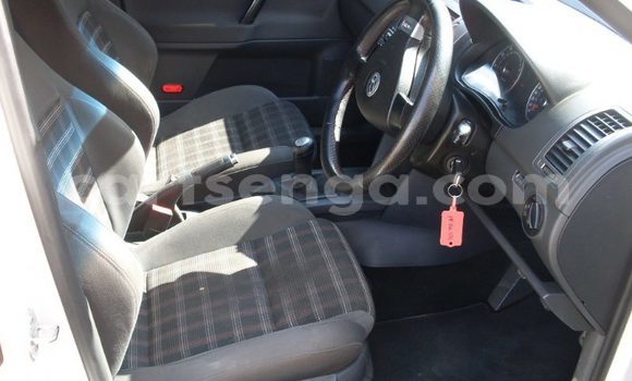 Nunua Ilio tumika Volkswagen Polo White Gari ndani ya Ezulwini nchini Hhohho Nunua Ilio tumika Volkswagen Polo White Gari ndani ya Ezulwini nchini Hhohho