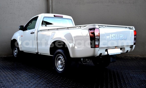 Acheter Occasion Voiture Isuzu KB Blanc à Big Bend, Lubombo Acheter Occasion Voiture Isuzu KB Blanc à Big Bend, Lubombo