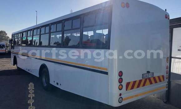 Nunua Ilio tumika Toyota Ade White Lori ndani ya Manzini nchini Manzini Nunua Ilio tumika Toyota Ade White Lori ndani ya Manzini nchini Manzini