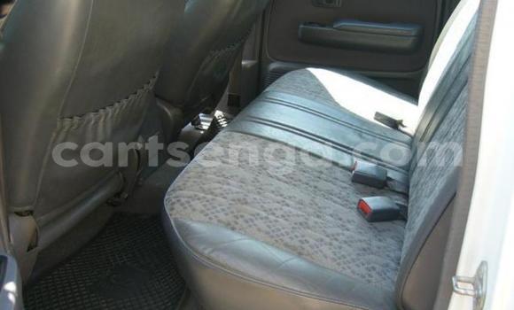 Nunua Ilio tumika Toyota Hilux White Gari ndani ya Ezulwini nchini Hhohho Nunua Ilio tumika Toyota Hilux White Gari ndani ya Ezulwini nchini Hhohho