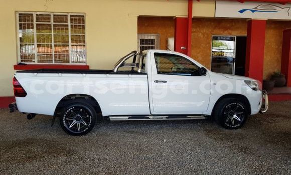 Nunua Ilio tumika Toyota Hilux White Gari ndani ya Ezulwini nchini Hhohho Nunua Ilio tumika Toyota Hilux White Gari ndani ya Ezulwini nchini Hhohho