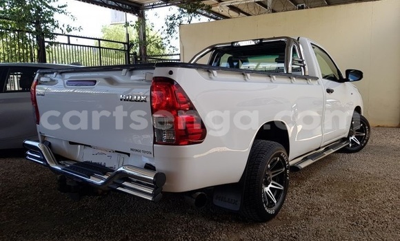 Nunua Ilio tumika Toyota Hilux White Gari ndani ya Ezulwini nchini Hhohho Nunua Ilio tumika Toyota Hilux White Gari ndani ya Ezulwini nchini Hhohho