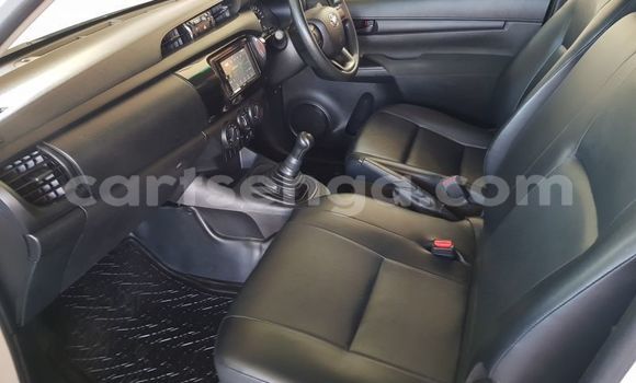 Nunua Ilio tumika Toyota Hilux White Gari ndani ya Ezulwini nchini Hhohho Nunua Ilio tumika Toyota Hilux White Gari ndani ya Ezulwini nchini Hhohho