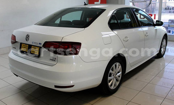 Nunua Ilio tumika Volkswagen Jetta White Gari ndani ya Hlatikulu nchini Wilaya ya Shiselweni Nunua Ilio tumika Volkswagen Jetta White Gari ndani ya Hlatikulu nchini Wilaya ya Shiselweni