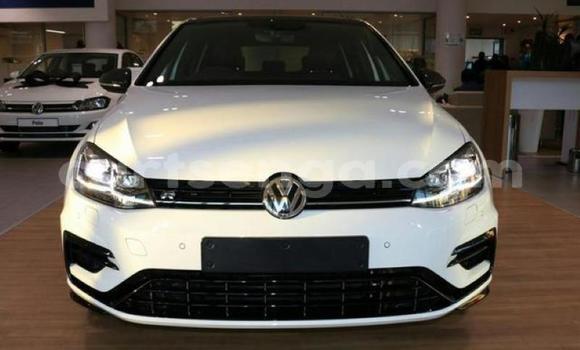 Buy Used Volkswagen Golf R White Car in Bhunya in Manzini Buy Used Volkswagen Golf R White Car in Bhunya in Manzini