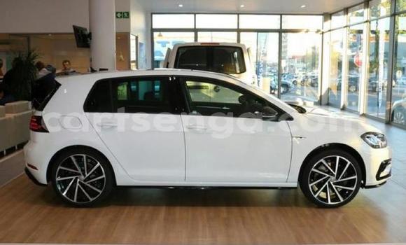 Buy Used Volkswagen Golf R White Car in Bhunya in Manzini Buy Used Volkswagen Golf R White Car in Bhunya in Manzini