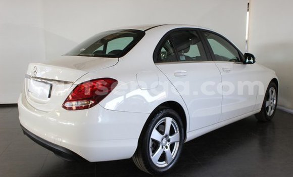 Acheter Occasion Voiture Mercedes‒Benz CLK-klasse AMG Blanc à Hlatikulu, Shiselweni District Acheter Occasion Voiture Mercedes‒Benz CLK-klasse AMG Blanc à Hlatikulu, Shiselweni District