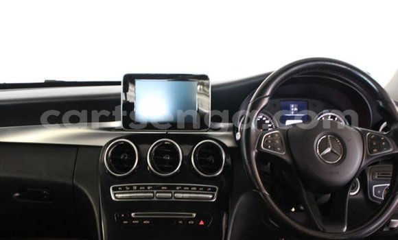 Acheter Occasion Voiture Mercedes‒Benz CLK-klasse AMG Blanc à Hlatikulu, Shiselweni District Acheter Occasion Voiture Mercedes‒Benz CLK-klasse AMG Blanc à Hlatikulu, Shiselweni District