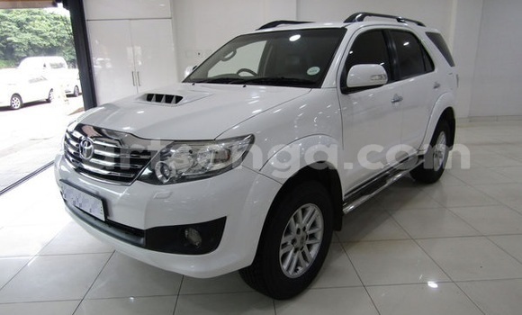 Buy Used Toyota Fortuner White Car in Ezulwini in Hhohho Buy Used Toyota Fortuner White Car in Ezulwini in Hhohho