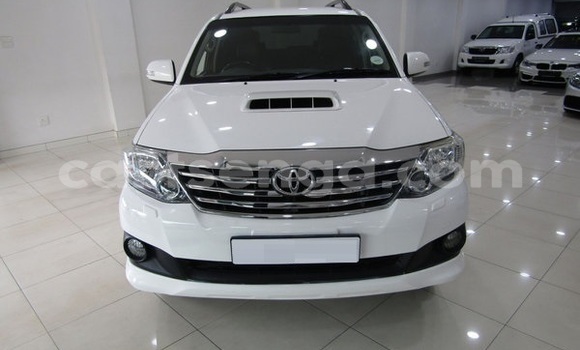 Buy Used Toyota Fortuner White Car in Ezulwini in Hhohho Buy Used Toyota Fortuner White Car in Ezulwini in Hhohho
