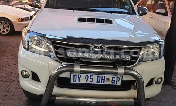 Buy Used Toyota Hilux White Car in Ezulwini in Hhohho Buy Used Toyota Hilux White Car in Ezulwini in Hhohho