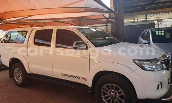 Buy Used Toyota Hilux White Car in Ezulwini in Hhohho Buy Used Toyota Hilux White Car in Ezulwini in Hhohho